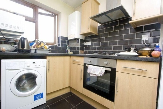  Image of 2 Bedroom Flat to rent at Ley Street  Ilford, IG1 4BL