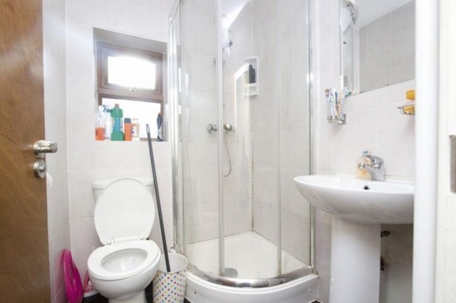 Image of 2 Bedroom Flat to rent at Ley Street  Ilford, IG1 4BL