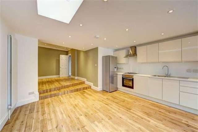 Image of 3 Bedroom Terraced for sale at Camberwell, SE5 9HR