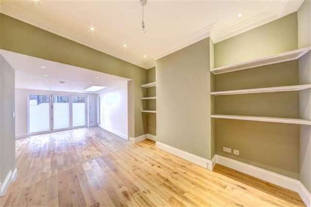  Image of 3 Bedroom Terraced for sale at Camberwell, SE5 9HR