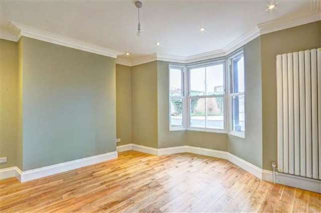  Image of 3 Bedroom Terraced for sale at Camberwell, SE5 9HR