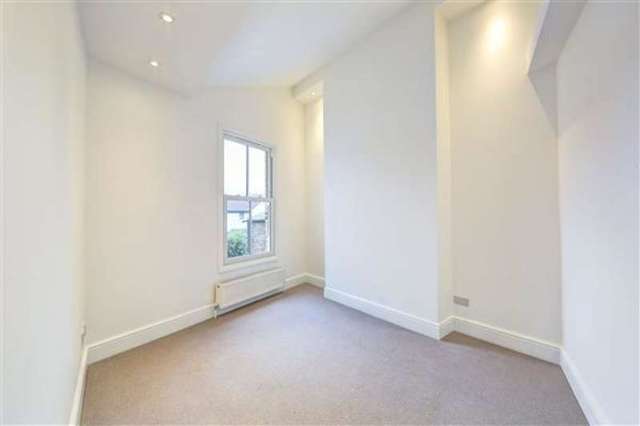  Image of 3 Bedroom Terraced for sale at Camberwell, SE5 9HR