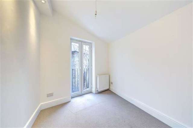  Image of 3 Bedroom Terraced for sale at Camberwell, SE5 9HR
