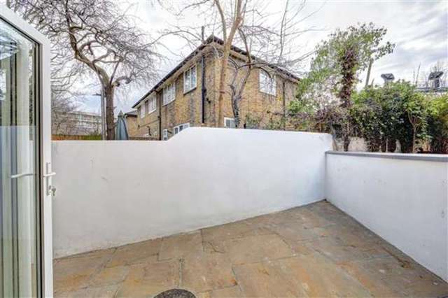  Image of 3 Bedroom Terraced for sale at Camberwell, SE5 9HR