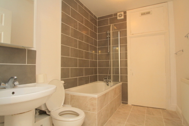  Image of 3 Bedroom Apartment to rent at Link House  London, E3 2TD
