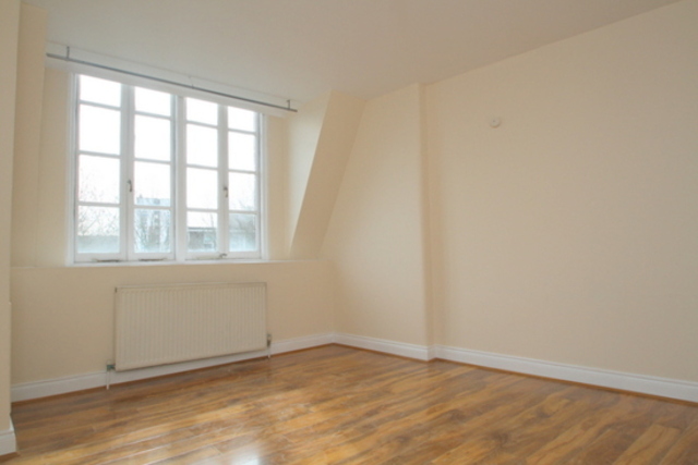  Image of 3 Bedroom Apartment to rent at Link House  London, E3 2TD