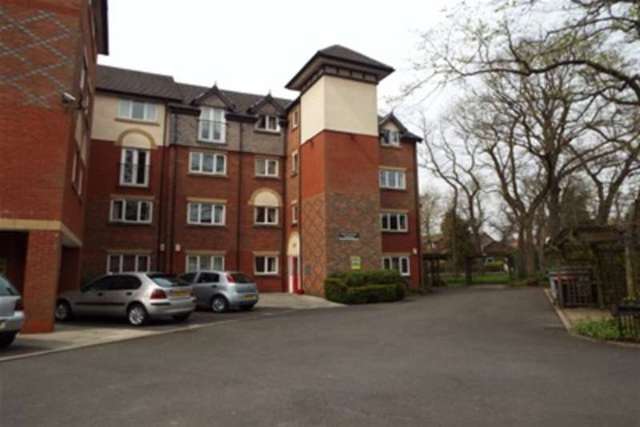  Image of 2 Bedroom Flat to rent at Manchester, M28 3JA