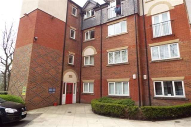 Image of 2 Bedroom Flat to rent at Manchester, M28 3JA