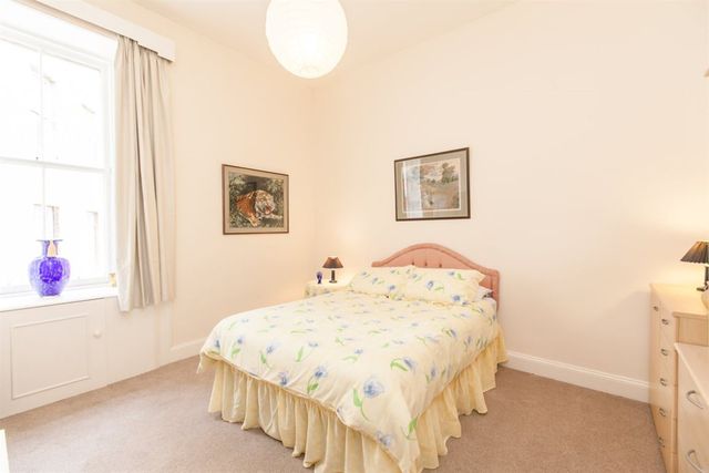  Image of 2 Bedroom Flat to rent at Marchmont Edinburgh Edinburgh, EH9 1HY