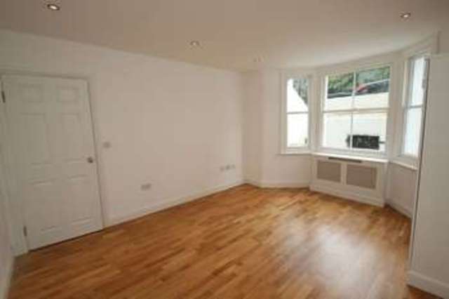  Image of 1 Bedroom Flat to rent at Bramber Road  London, W14 9PB