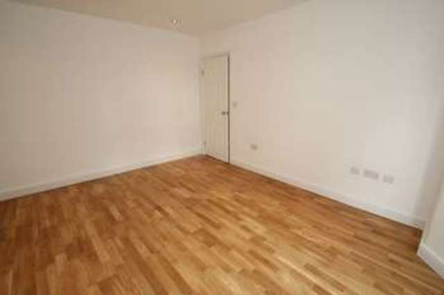  Image of 1 Bedroom Flat to rent at Bramber Road  London, W14 9PB