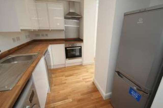  Image of 1 Bedroom Flat to rent at Bramber Road  London, W14 9PB