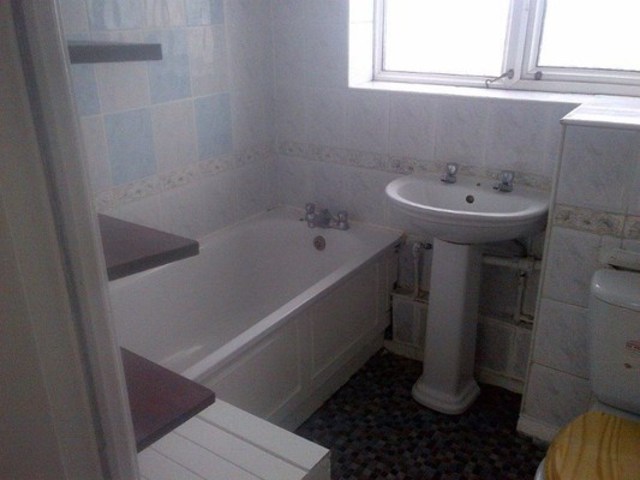  Image of 4 Bedroom Maisonette to rent at PRINCE REGENTS LANE  NEWHAM, E16 3JP