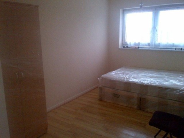  Image of 4 Bedroom Maisonette to rent at PRINCE REGENTS LANE  NEWHAM, E16 3JP