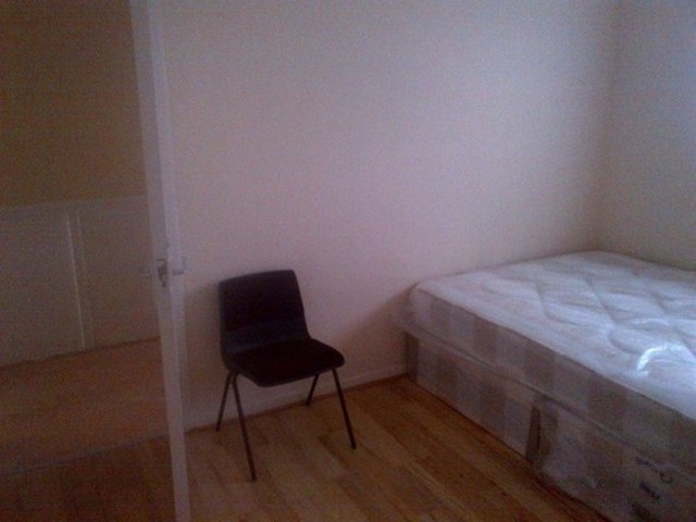  Image of 4 Bedroom Maisonette to rent at PRINCE REGENTS LANE  NEWHAM, E16 3JP
