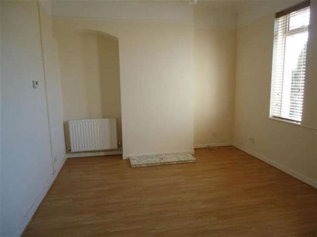  Image of 3 Bedroom Semi-Detached to rent at Llanfihangel Rogiet, NP26 3JG