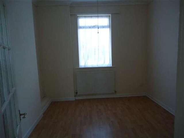  Image of 3 Bedroom Semi-Detached to rent at Llanfihangel Rogiet, NP26 3JG