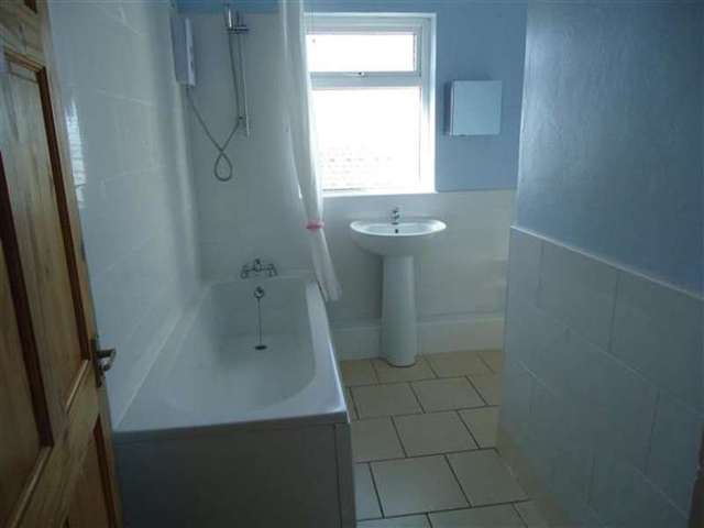  Image of 3 Bedroom Semi-Detached to rent at Llanfihangel Rogiet, NP26 3JG