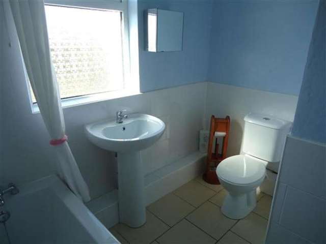  Image of 3 Bedroom Semi-Detached to rent at Llanfihangel Rogiet, NP26 3JG