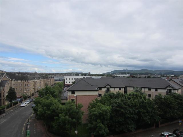  Image of 1 Bedroom Flat to rent at Roseburn Edinburgh Edinburgh, EH12 5NW