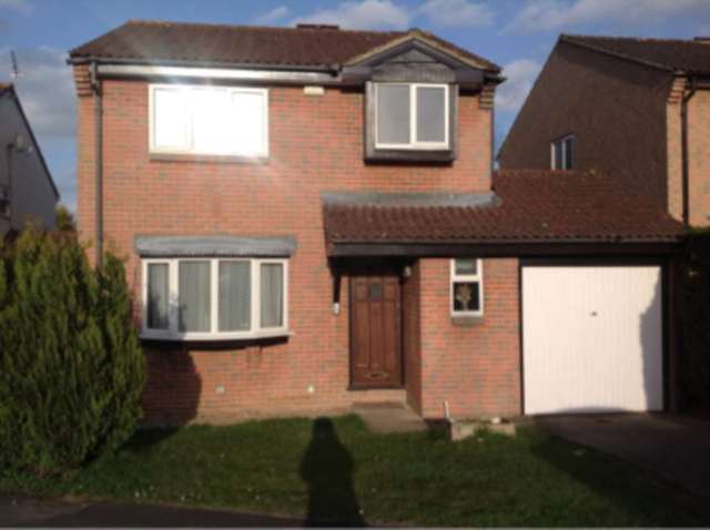  Image of 4 Bedroom Detached to rent at Sparrow Close Wokingham Wokingham, RG41 3HT