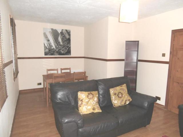  Image of 3 Bedroom Flat to rent at Stirling Town Stirling Stirling, FK8 1EB