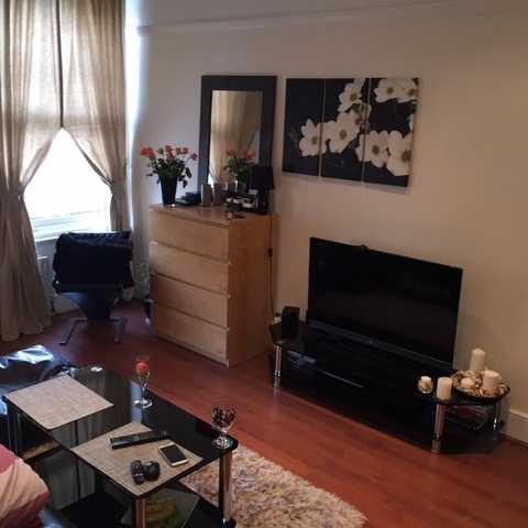  Image of 3 Bedroom Flat to rent at Streatham, SW16 3QF
