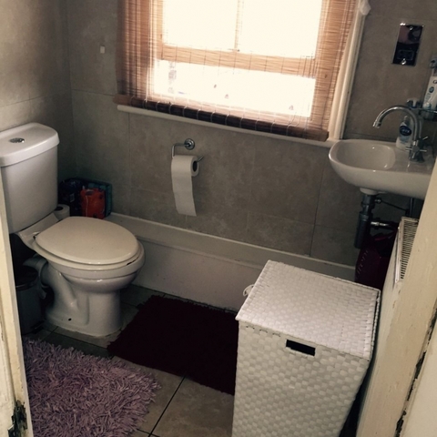  Image of 3 Bedroom Flat to rent at Streatham, SW16 3QF