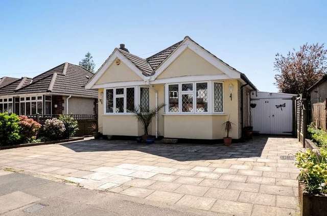  Image of 3 Bedroom Detached for sale at Pinner Middlesex, HA5 4QE