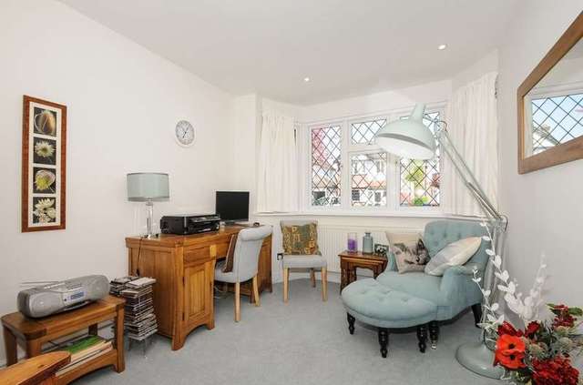  Image of 3 Bedroom Detached for sale at Pinner Middlesex, HA5 4QE
