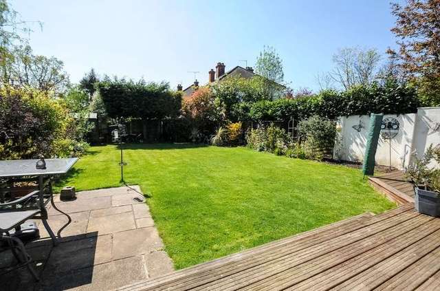  Image of 3 Bedroom Detached for sale at Pinner Middlesex, HA5 4QE