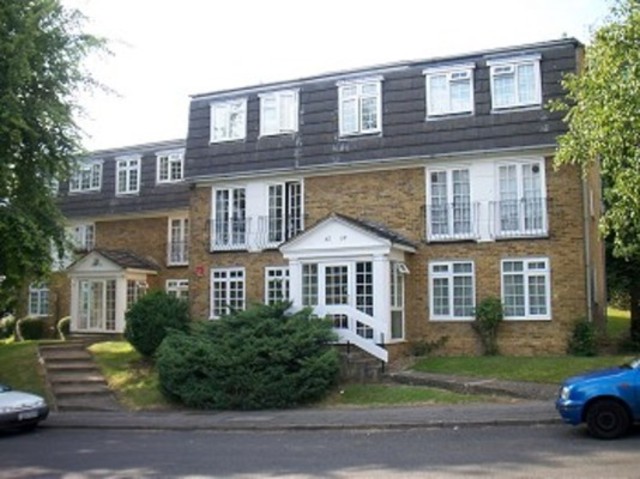  Image of 1 Bedroom Ground Flat to rent at The Ridgeway  Enfield, EN2 8PE