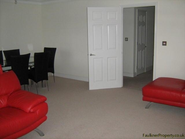  Image of 2 Bedroom Apartment to rent at Buckingham, MK18 1EA