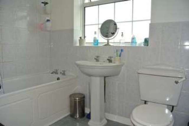  Image of 3 Bedroom Semi-Detached for sale at Winchester Road  Grantham, NG31 8RX