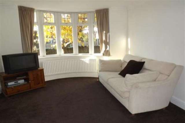  Image of 3 Bedroom Semi-Detached to rent at Nottingham, NG9 2PH