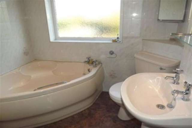  Image of 3 Bedroom Semi-Detached to rent at Nottingham, NG9 2PH