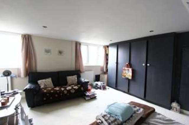  Image of 4 Bedroom Semi-Detached for sale at Woodcroft Avenue  Hull, HU6 8LH