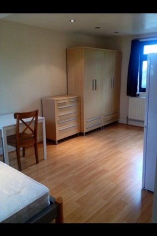  Image of Terraced to rent at . WOODFORD AVENUE GANTS HILL ILFORD, IG2 6UX