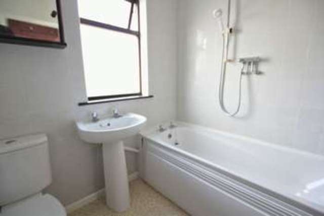  Image of 3 Bedroom Property to rent at Louis Drive  Hull, HU5 5PA