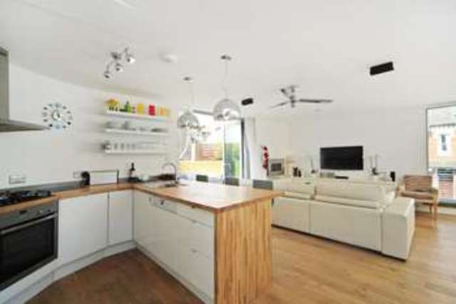  Image of 2 Bedroom Detached for sale at Aliwal Road  London, SW11 1RB