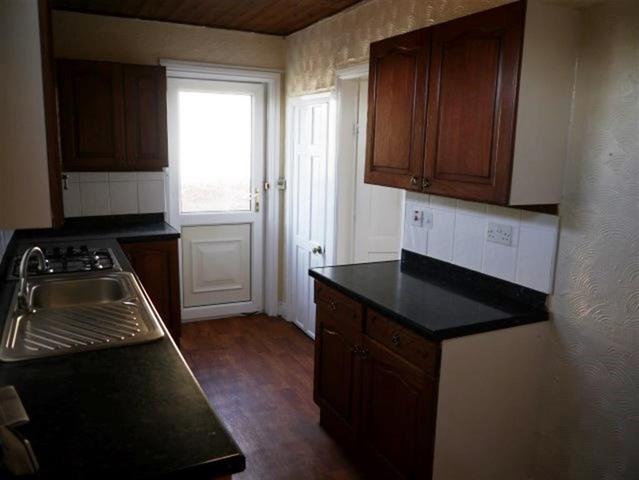  Image of 3 Bedroom Semi-Detached to rent at Bradford  Tong Street, BD4 8PS