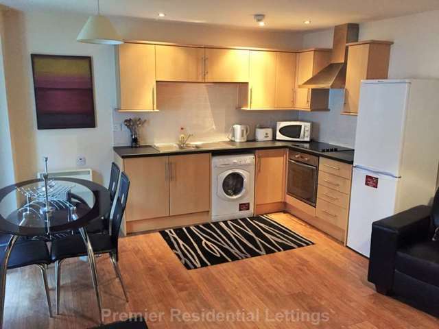  Image of 2 Bedroom Apartment to rent at Radcliffe Manchester, M26 2WB