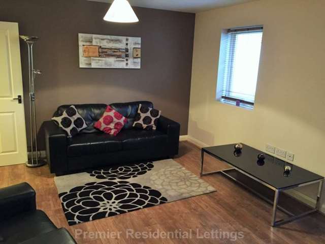  Image of 2 Bedroom Apartment to rent at Radcliffe Manchester, M26 2WB
