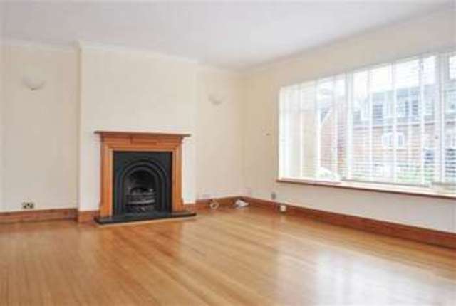  Image of 4 Bedroom End of Terrace to rent at Buckhurst Hill, IG9 5SA
