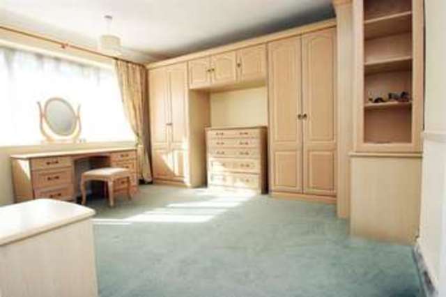  Image of 4 Bedroom End of Terrace to rent at Buckhurst Hill, IG9 5SA