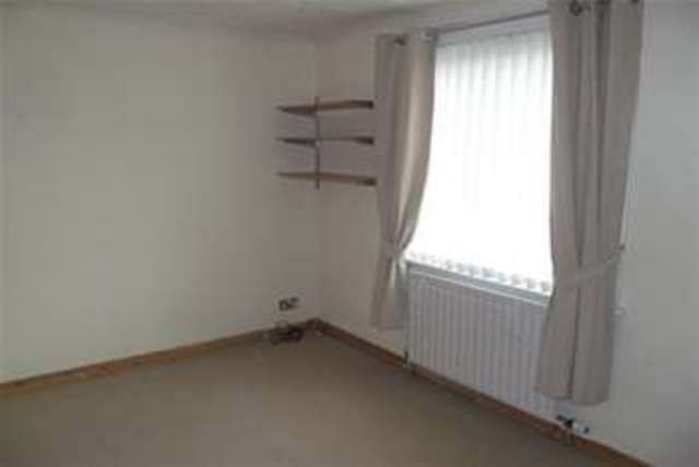  Image of 3 Bedroom Flat to rent at Glasgow, G42 0DF