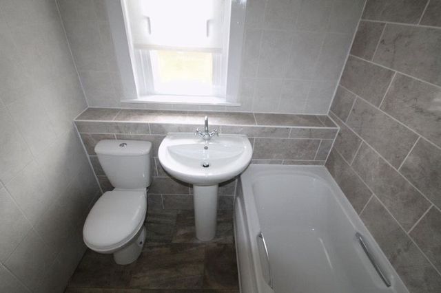  Image of 2 Bedroom Flat for sale at Arduthie Road  Glasgow, G51 4TS