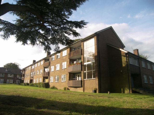  Image of 2 Bedroom House for sale at Arundel Gardens Winchmore Hill Winchmore Hill, N21 3AD