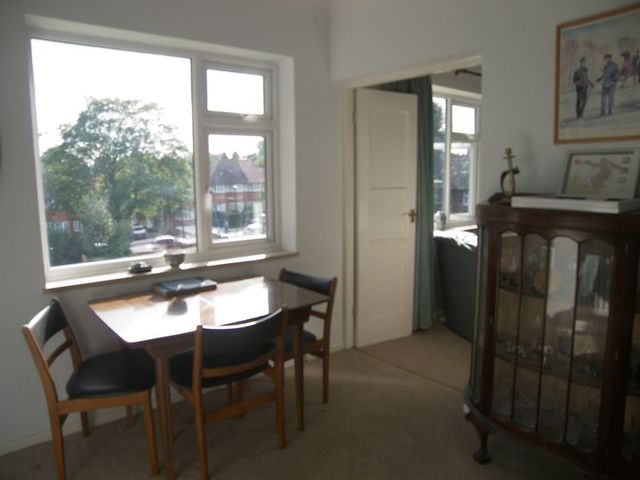  Image of 2 Bedroom House for sale at Arundel Gardens Winchmore Hill Winchmore Hill, N21 3AD