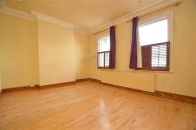  Image of 4 Bedroom Terraced to rent at Wandsworth, SW18 4PN
